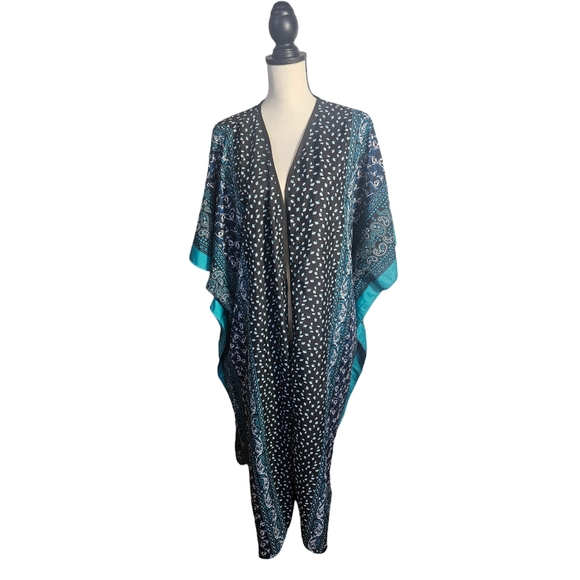 Paisley and Rose Robe - Picture 2 of 10